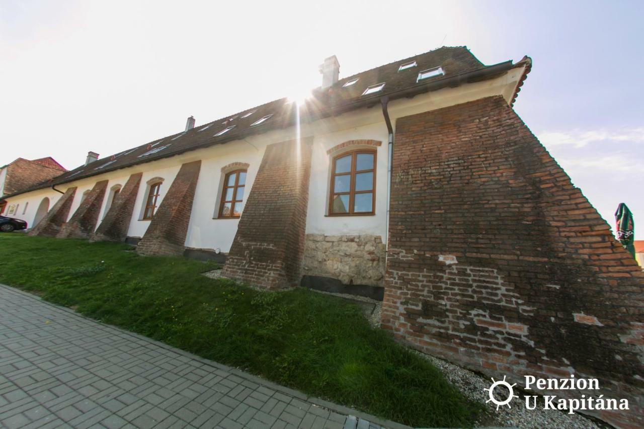 Penzion U Kapitána Valtice Kültér fotó